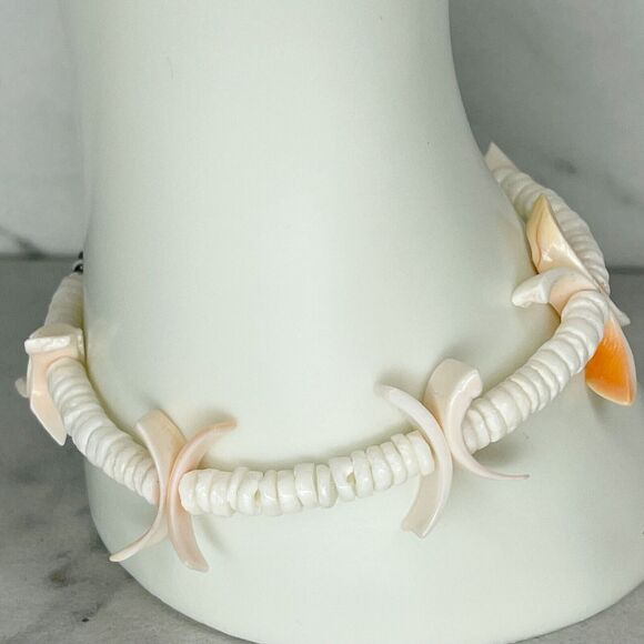 White Chip Shell Beaded Bracelet - Picture 6 of 9